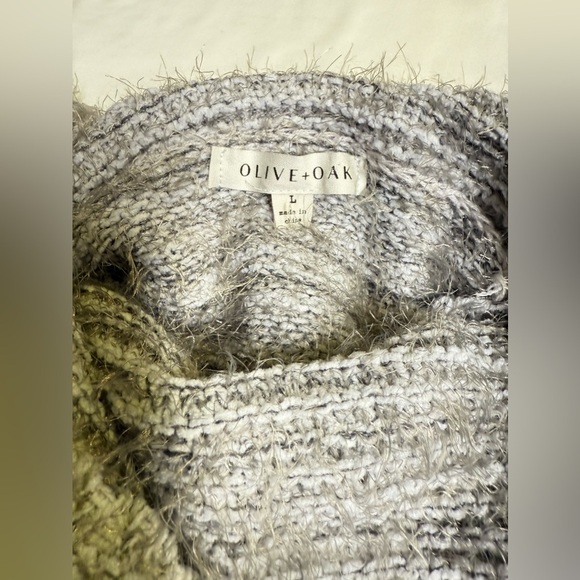 OLIVE & OAK Gray and white fuzzy cowl neck sweater size L - Picture 9 of 13